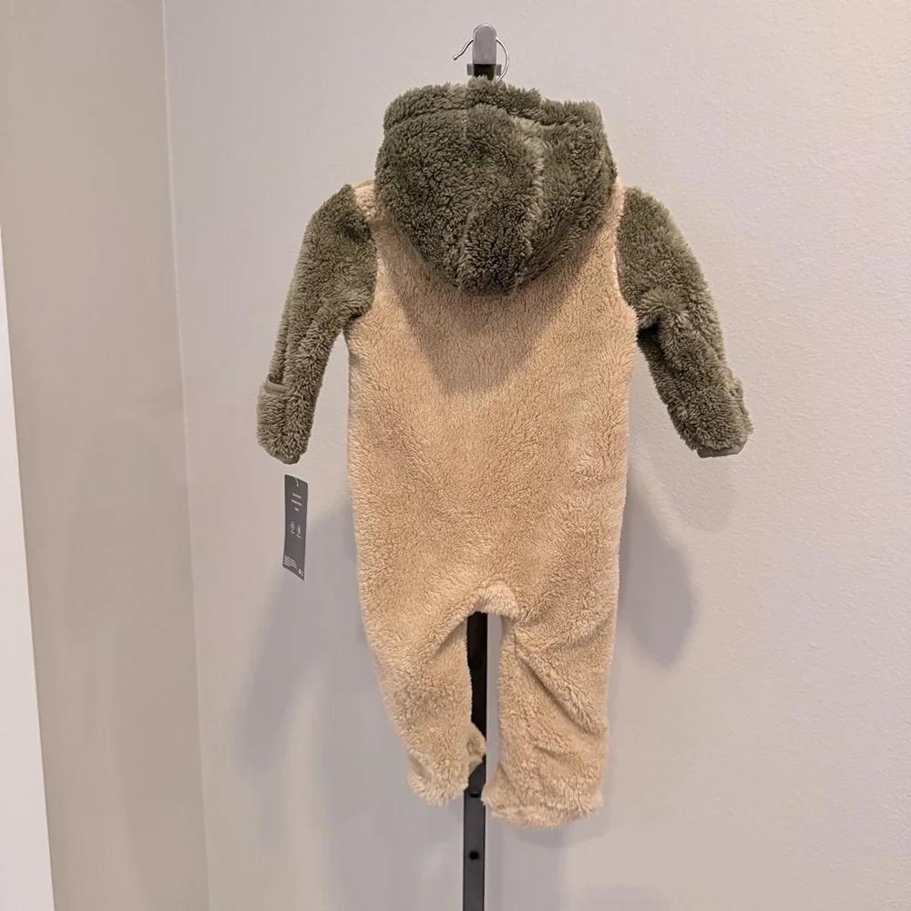 NWT Eddie Bauer cozy plush one piece bunting size 6/9 months